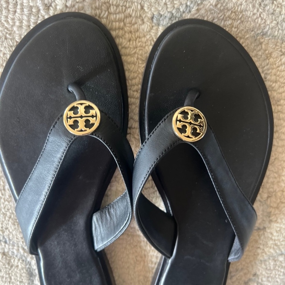 Tory Burch Black Leather Sandals with Gold Medallion - Picture 4 of 7